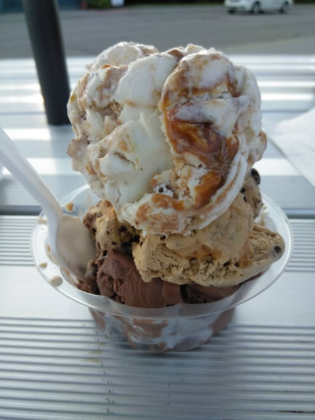 Shakers Ice Cream Parlor | restaurant | 6685 Main St, Caseville, MI 48725, USA | 9894602631 OR +1 989-460-2631