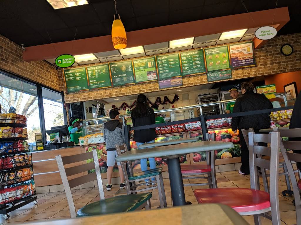 Subway | restaurant | B, 7600 Greenhaven Dr #304, Sacramento, CA 95831, USA | 9163926720 OR +1 916-392-6720