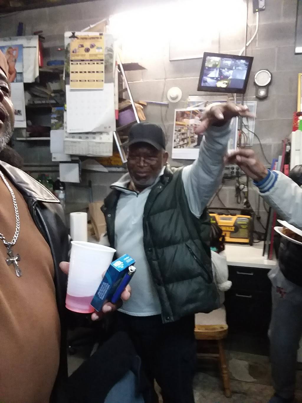 Winners Sports Bar & Grill | restaurant | 5914 W Madison St, Chicago, IL 60644, USA | 7732874900 OR +1 773-287-4900