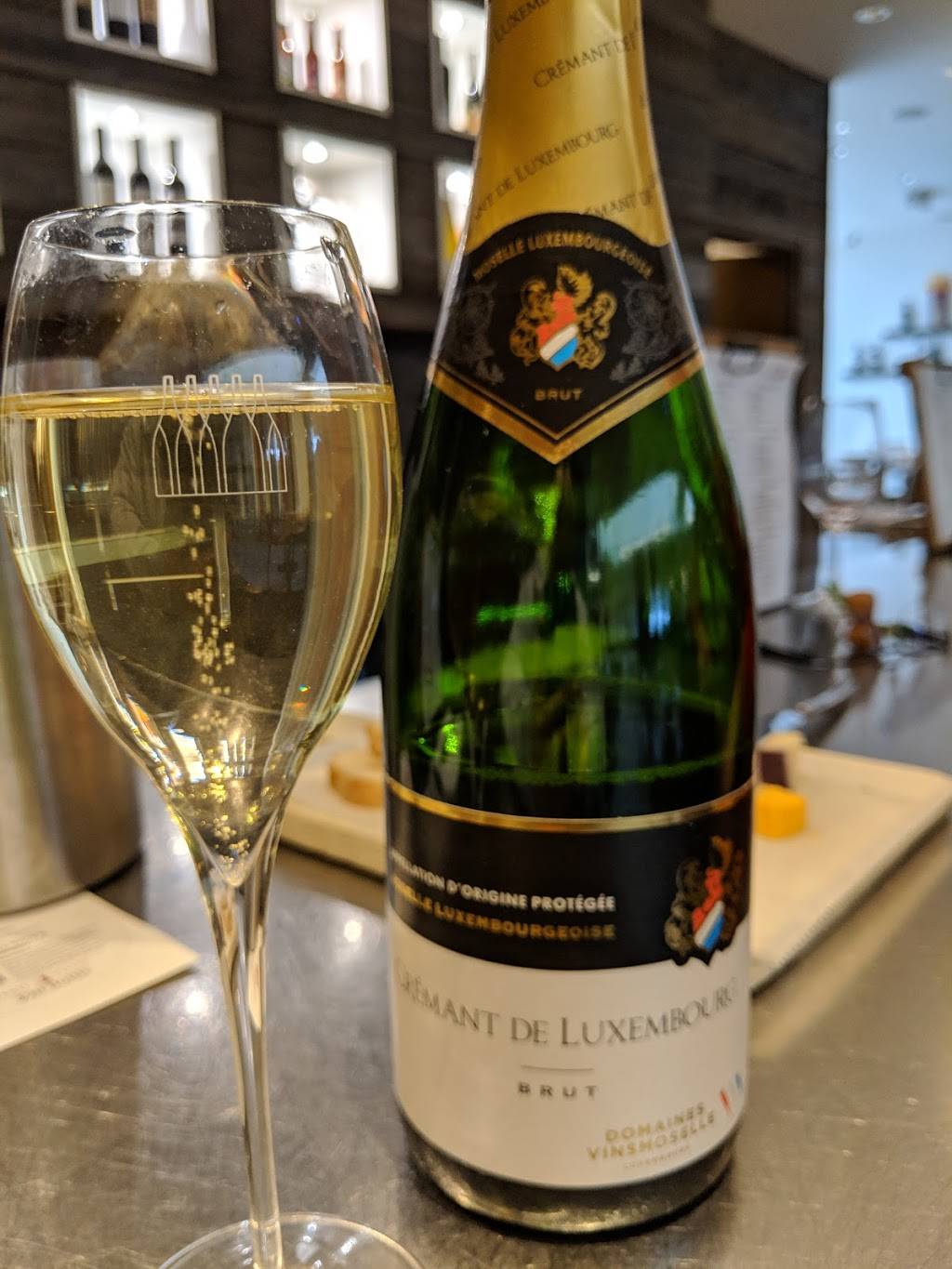 Vino Volo | restaurant | 5300 S Howell Ave, Milwaukee, WI 53207, USA | 4144890542 OR +1 414-489-0542