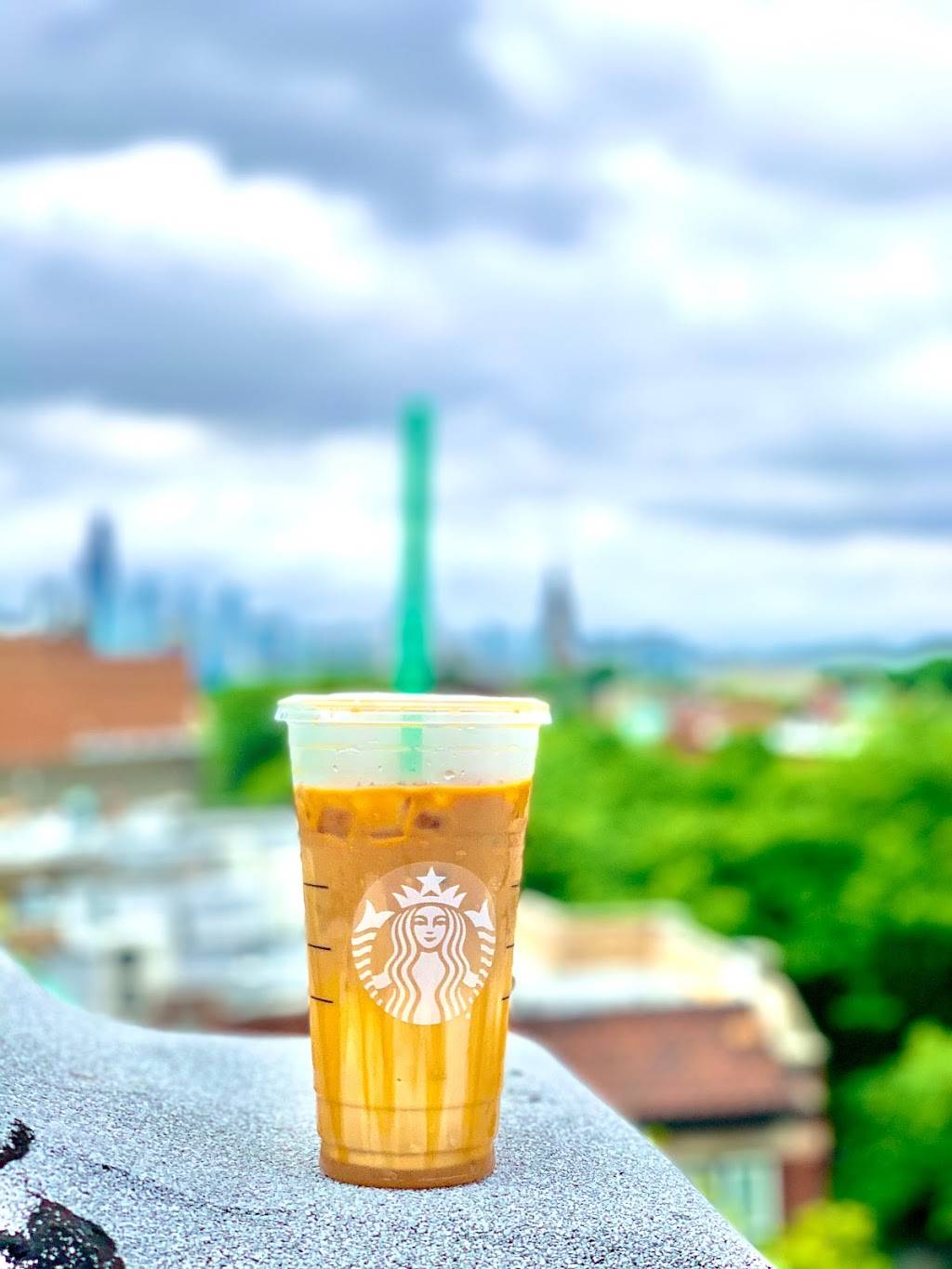 Starbucks | cafe | 2063 N Clark St, Chicago, IL 60614, USA | 7735256231 OR +1 773-525-6231