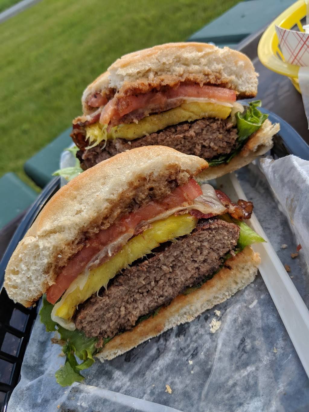 Wahoos | restaurant | 2 Whites Rd, Wilmington, VT 05363, USA | 8024640110 OR +1 802-464-0110