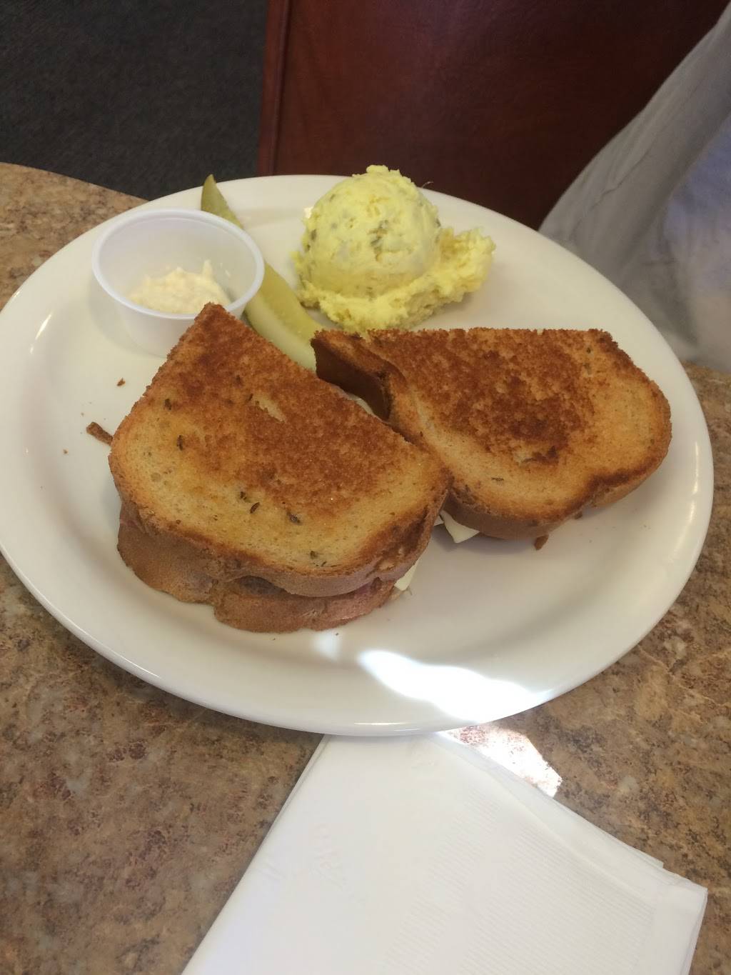 Starting Gate Restaurant | restaurant | 504 Auburn Way N, Auburn, WA 98002, USA | 2539394141 OR +1 253-939-4141