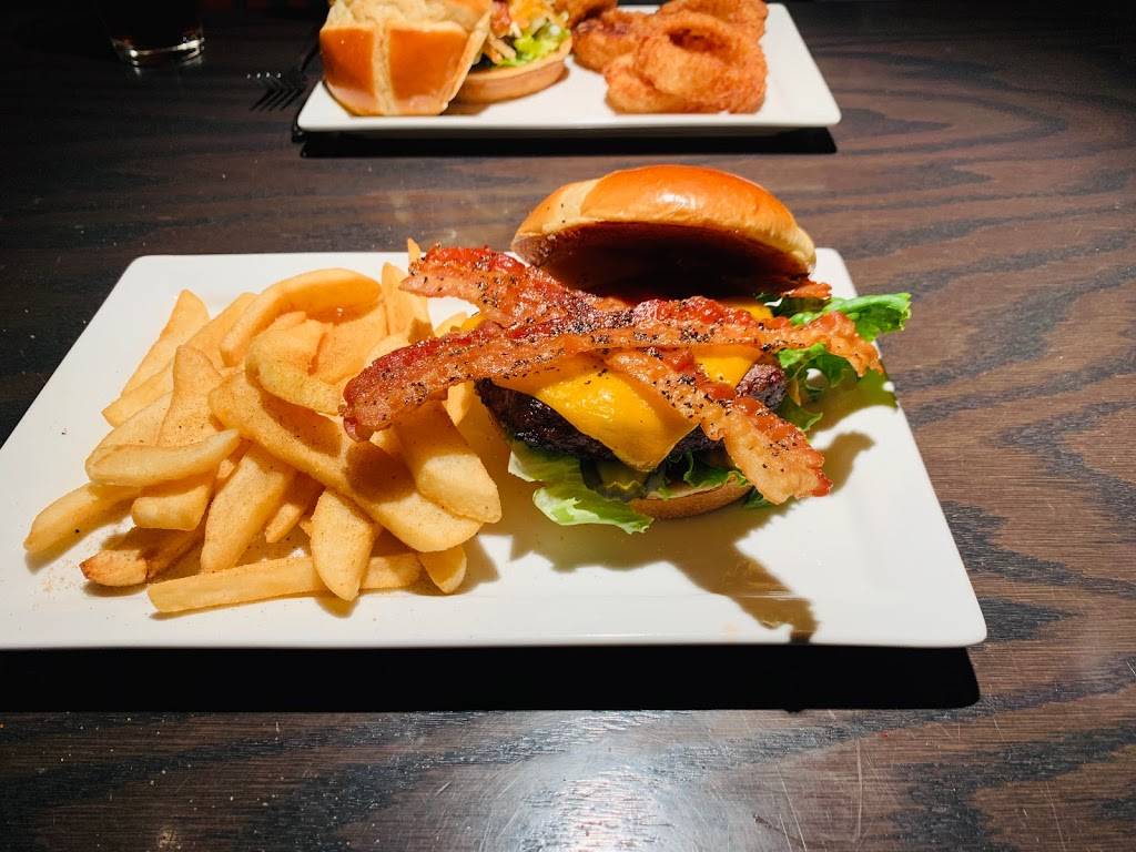 Red Robin Gourmet Burgers and Brews | restaurant | 3906 Rivermark Plaza, Santa Clara, CA 95054, USA | 4088550630 OR +1 408-855-0630