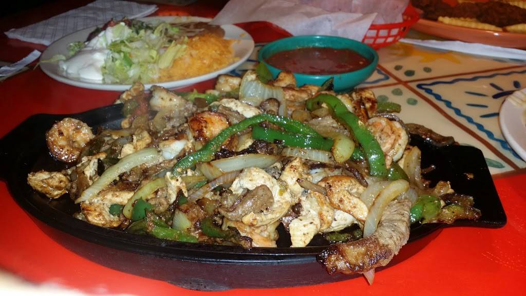 Salsas Mexican Restaurant | restaurant | 1635 Wells Rd, Orange Park, FL 32073, USA | 9045793579 OR +1 904-579-3579