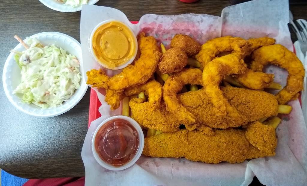 Sams Southern Eatery | restaurant | 420 S Green River Rd, Evansville, IN 47715, USA | 8124012220 OR +1 812-401-2220