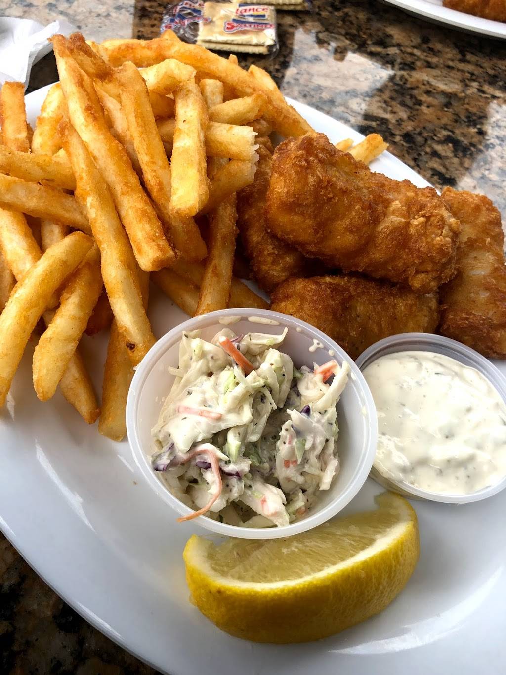 Montys Raw Bar | restaurant | 2550 S Bayshore Dr, Miami, FL 33133, USA | 3058563992 OR +1 305-856-3992