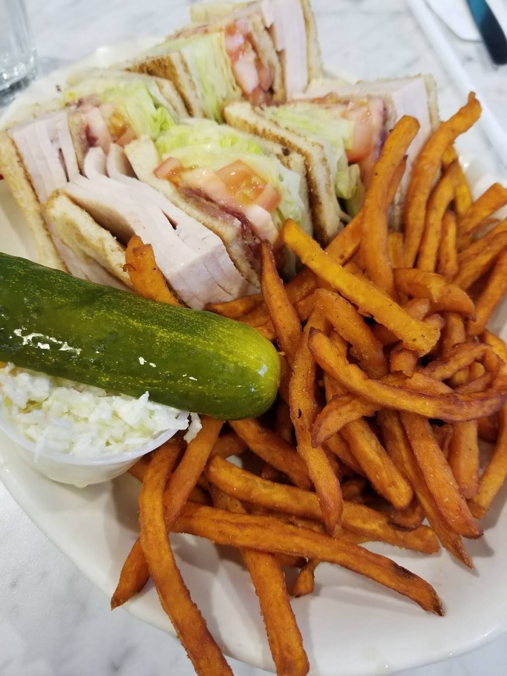 Athena Diner II | restaurant | 1306, 320 Washington Ave, North Haven, CT 06473, USA | 2032390663 OR +1 203-239-0663