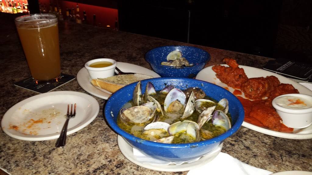 The Rainier Bar & Grill | restaurant | 1623 Cole St, Enumclaw, WA 98022, USA | 3608256363 OR +1 360-825-6363