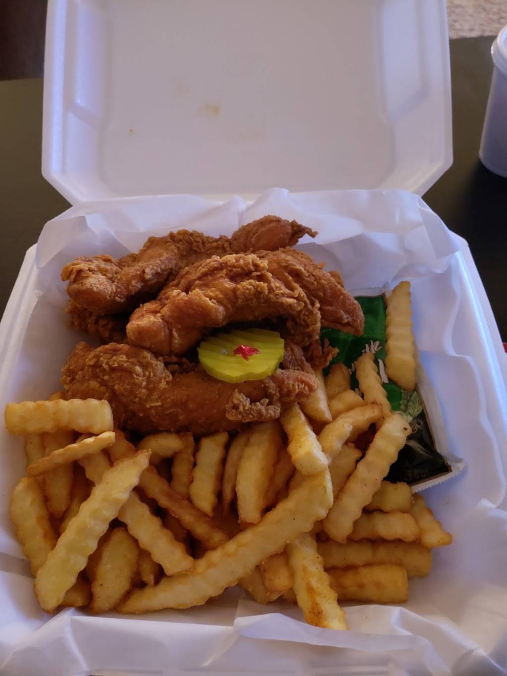 Helens Hot Chicken | restaurant | 8378, 413 E Round Grove Rd, Lewisville, TX 75067, USA | 9725375849 OR +1 972-537-5849