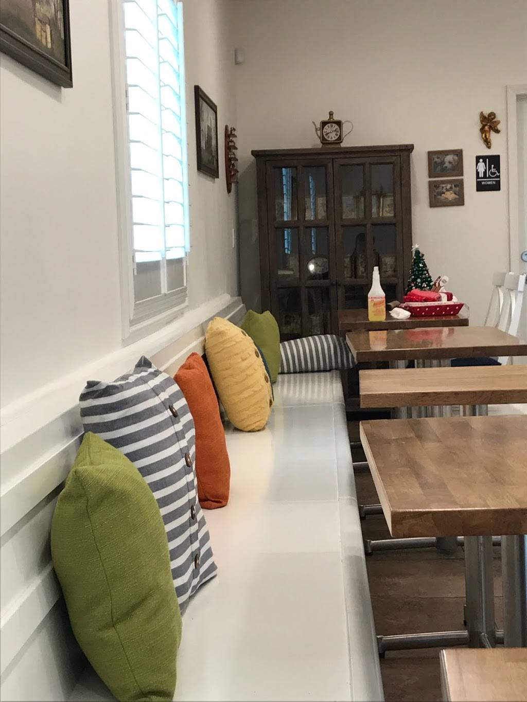 Julies Cafe | restaurant | 3746 Riverside Dr, Chino, CA 91710, USA | 9095172222 OR +1 909-517-2222