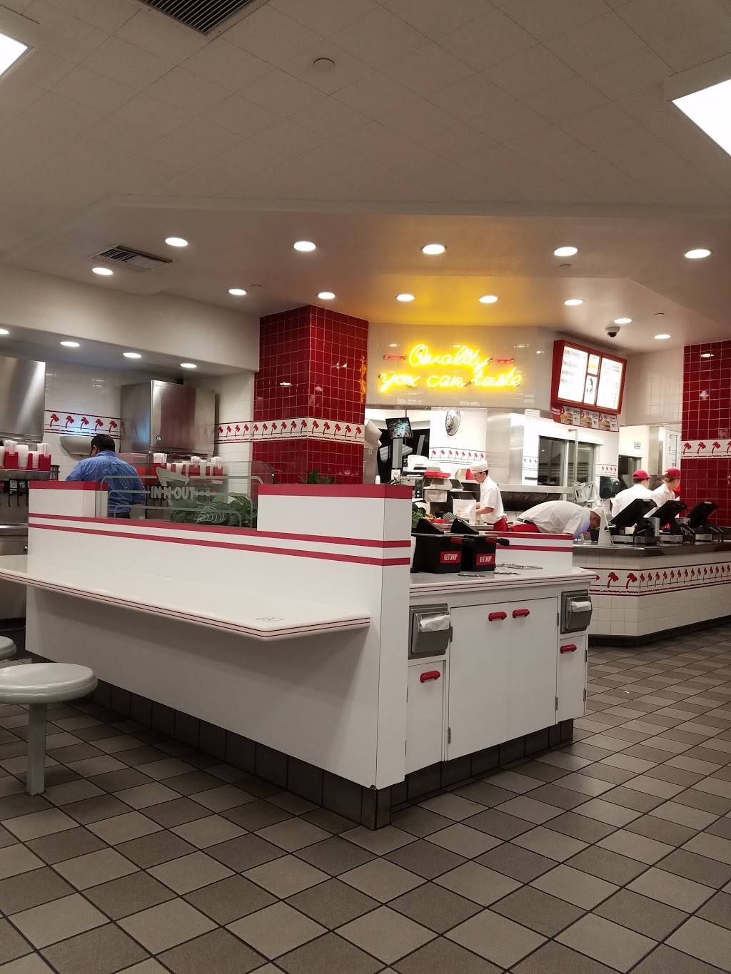 In-N-Out Burger | restaurant | 19407 N 27th Ave, Phoenix, AZ 85027, USA | 8007861000 OR +1 800-786-1000
