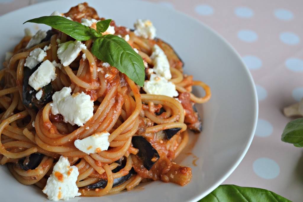 Todo Un Poco | restaurant | 9080 Laguna Main St, Elk Grove, CA 95758, USA | 9166847774 OR +1 916-684-7774