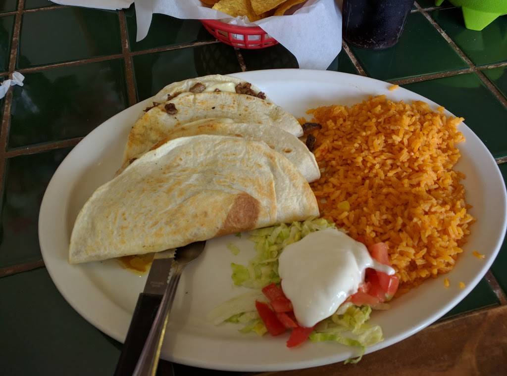 La Mesa Restaurant | restaurant | 243 W Northwest Hwy, Barrington, IL 60010, USA | 8472779636 OR +1 847-277-9636