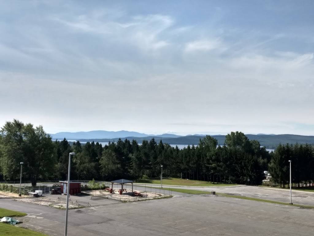 Hotel Motel Le Château | restaurant | 3423 Rue Laval, Lac-Mégantic, QC G6B 1A5, Canada | 8195835117 OR +1 819-583-5117