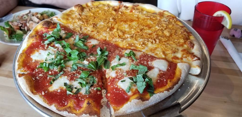 Francescos Pizzeria | restaurant | 104 Pheasant Run, Newtown, PA 18940, USA | 2159681005 OR +1 215-968-1005