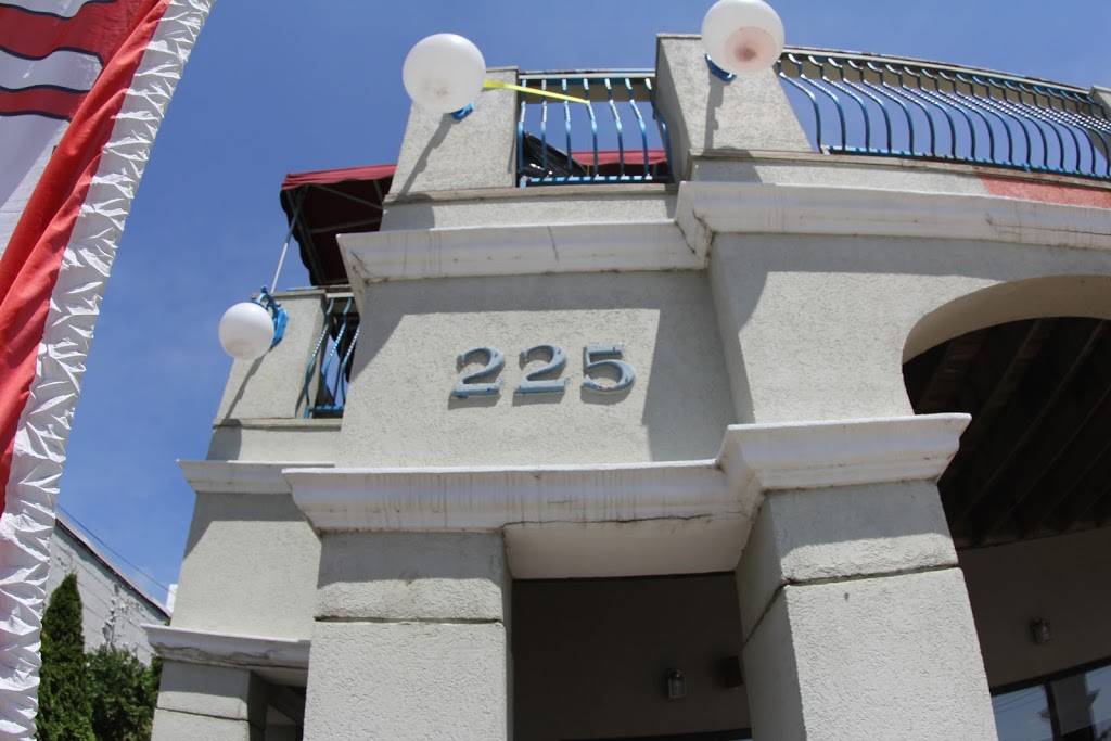 Haangs Bistro | restaurant | 225 E Walled Lake Dr, Walled Lake, MI 48390, USA | 2489261100 OR +1 248-926-1100