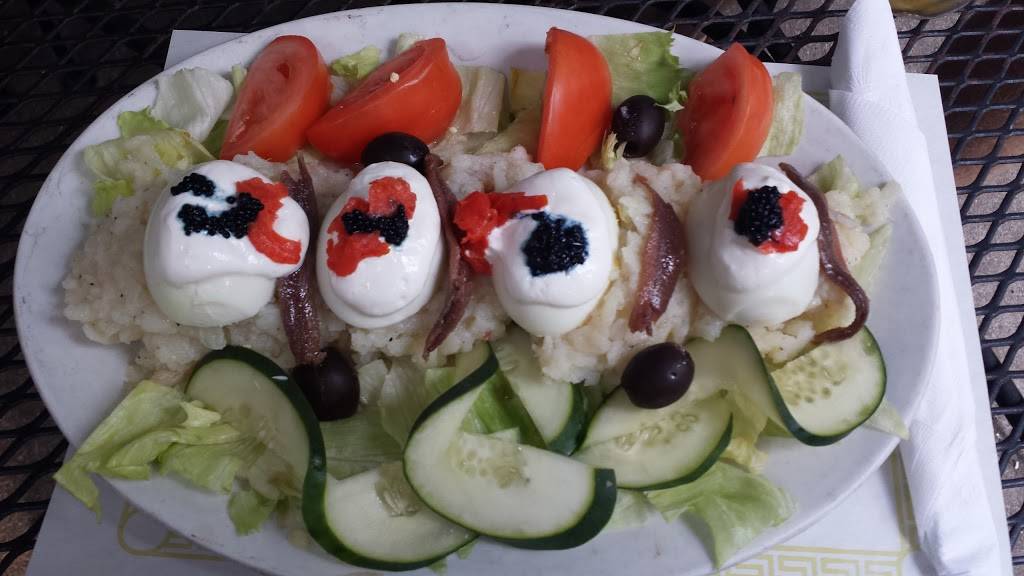 Resis Bierstube | restaurant | 2034 W Irving Park Rd, Chicago, IL 60618, USA | 7734721749 OR +1 773-472-1749