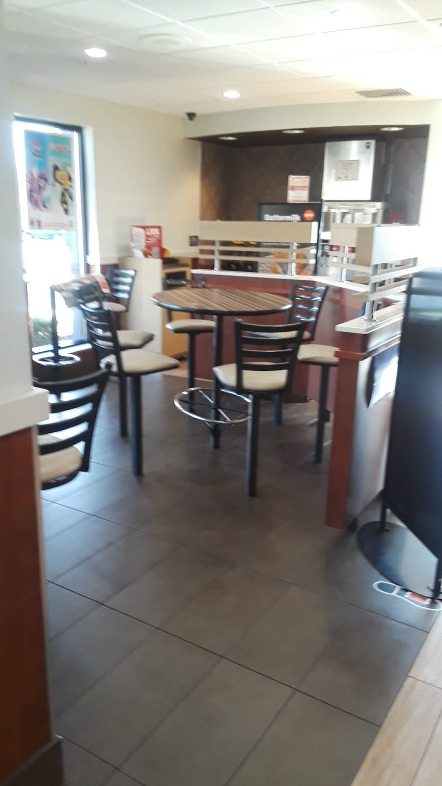 Burger King | restaurant | 15500 W 7 Mile, Detroit, MI 48235, USA | 3132726161 OR +1 313-272-6161