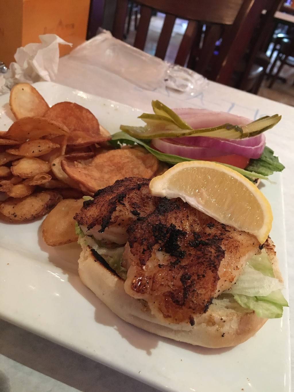 Gecko’s Grill & Pub | restaurant | 7228 55th Ave E, Bradenton, FL 34203, USA | 9417278988 OR +1 941-727-8988