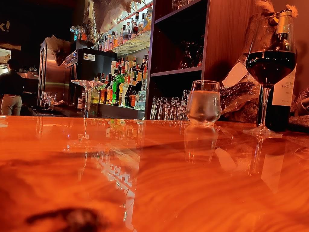 Bistro Le Calumet | restaurant | 201 Rue Champlain #201, Bromont, QC J2L 3B2, Canada | 4509199191 OR +1 450-919-9191