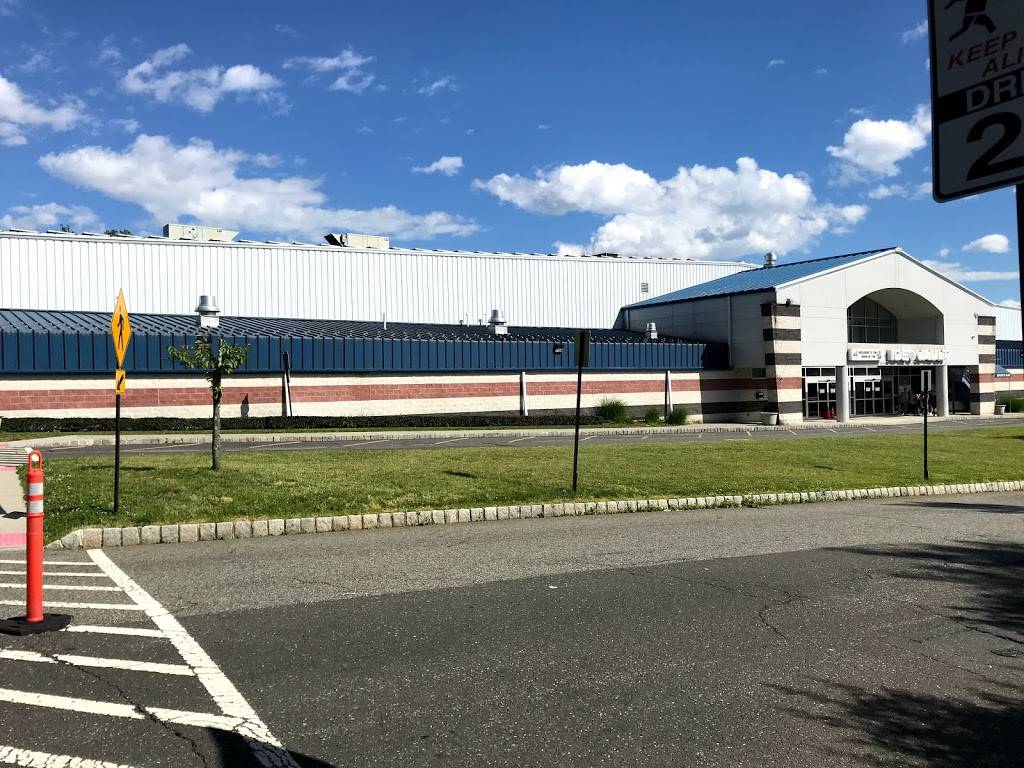 Ice Vault Arena | restaurant | 10 Nevins Rd, Wayne, NJ 07470, USA | 9736281500 OR +1 973-628-1500