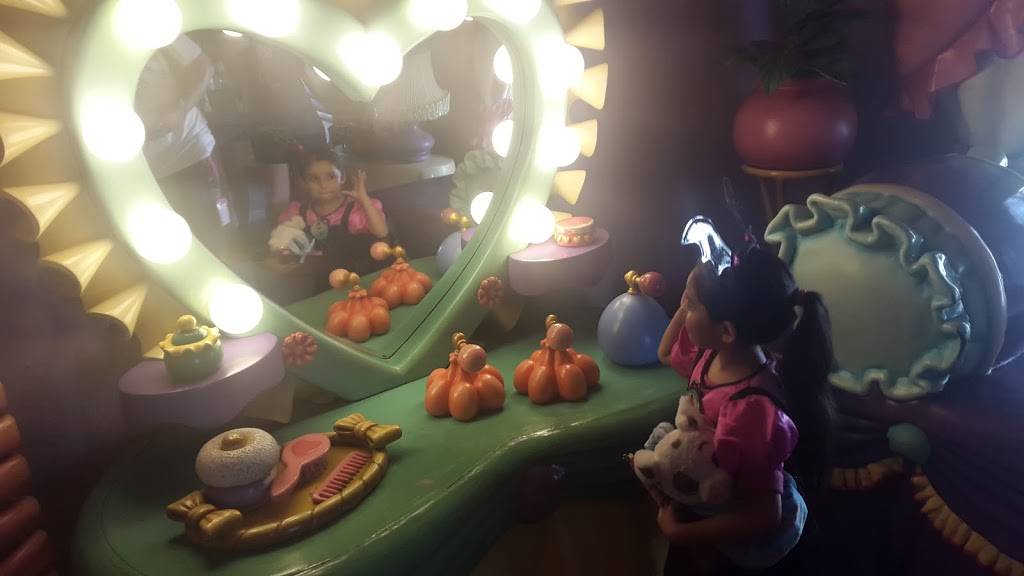 Daisys Diner | restaurant | Disneyland Park, Anaheim, CA 92802, USA | 7147813463 OR +1 714-781-3463