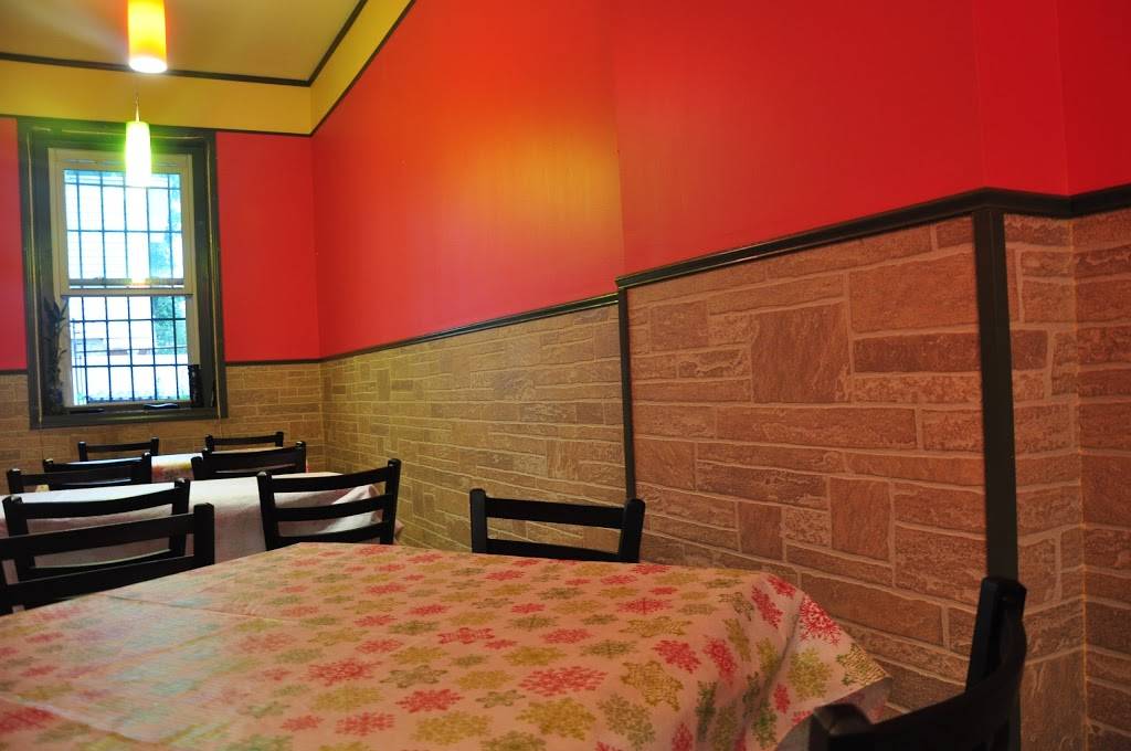 Jenivieves | restaurant | 220-25 Jamaica Ave, Queens Village, NY 11428, USA | 7187495292 OR +1 718-749-5292