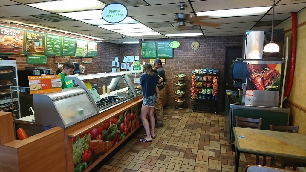 Subway | meal takeaway | 41-1537 Kalanianaʻole Hwy Suite 8, Waimānalo, HI 96795, USA | 8086005086 OR +1 808-600-5086