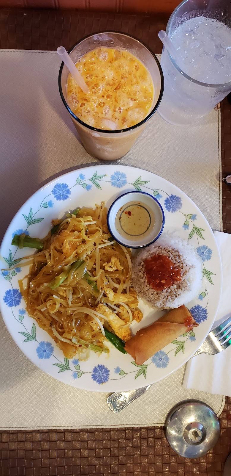 Thai Chili House | restaurant | 18110 Nordhoff St, Northridge, CA 91325, USA | 8189938529 OR +1 818-993-8529