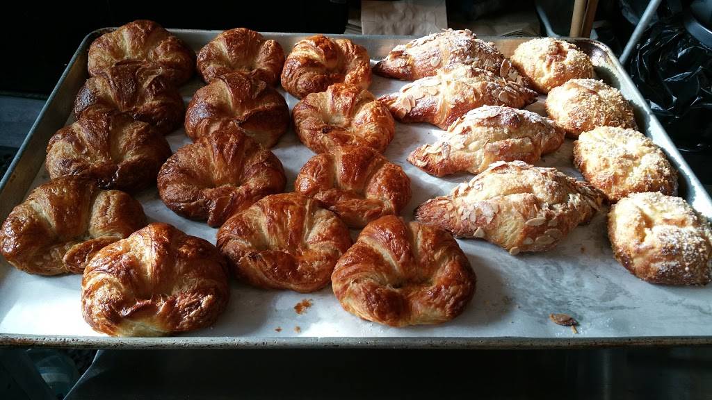 Basil Pizza & Wine Bar | restaurant | 270 Kingston Ave, Brooklyn, NY 11213, USA | 7182858777 OR +1 718-285-8777