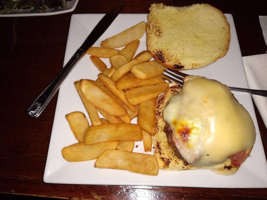 Carneys Irish Pub And Restaurant | restaurant | 136 Broadway, Amityville, NY 11701, USA | 6314644445 OR +1 631-464-4445