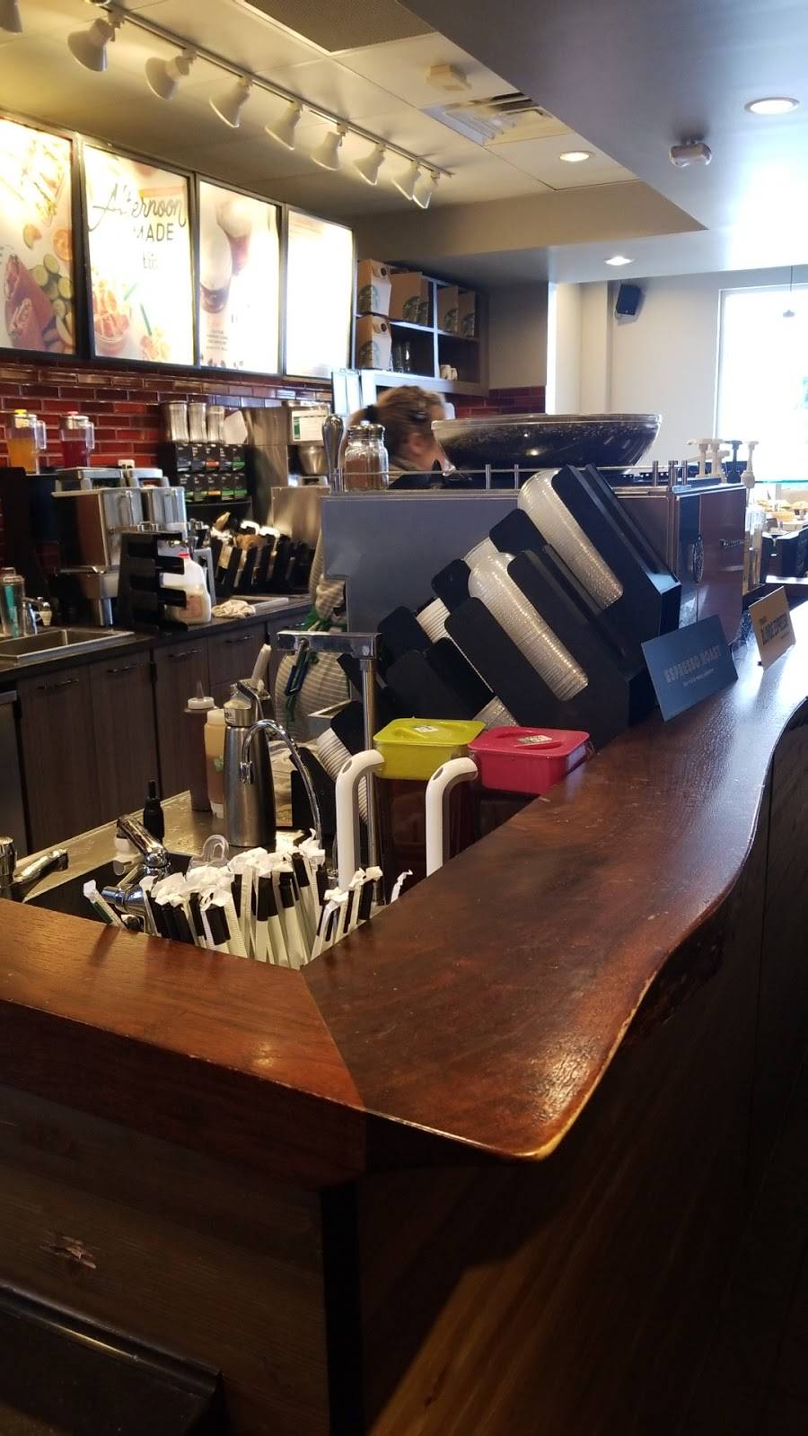 Starbucks | cafe | 443 W Paradise Dr, West Bend, WI 53095, USA | 2623069631 OR +1 262-306-9631