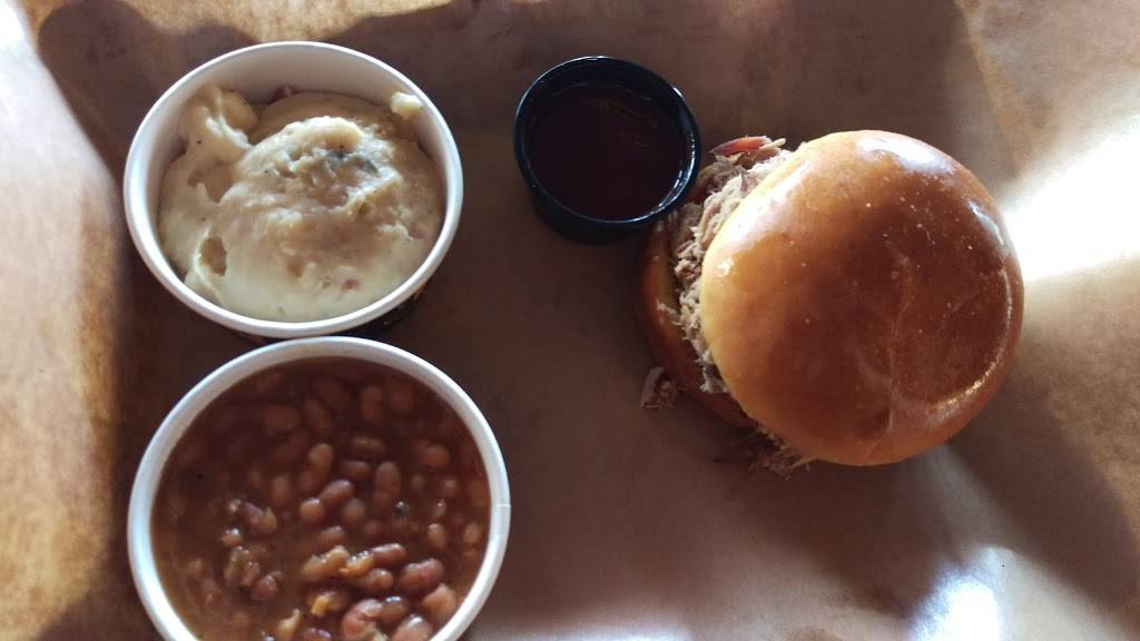 Dickeys Barbecue Pit | restaurant | 402 E Greenway Pkwy, Phoenix, AZ 85022, USA | 6026666320 OR +1 602-666-6320