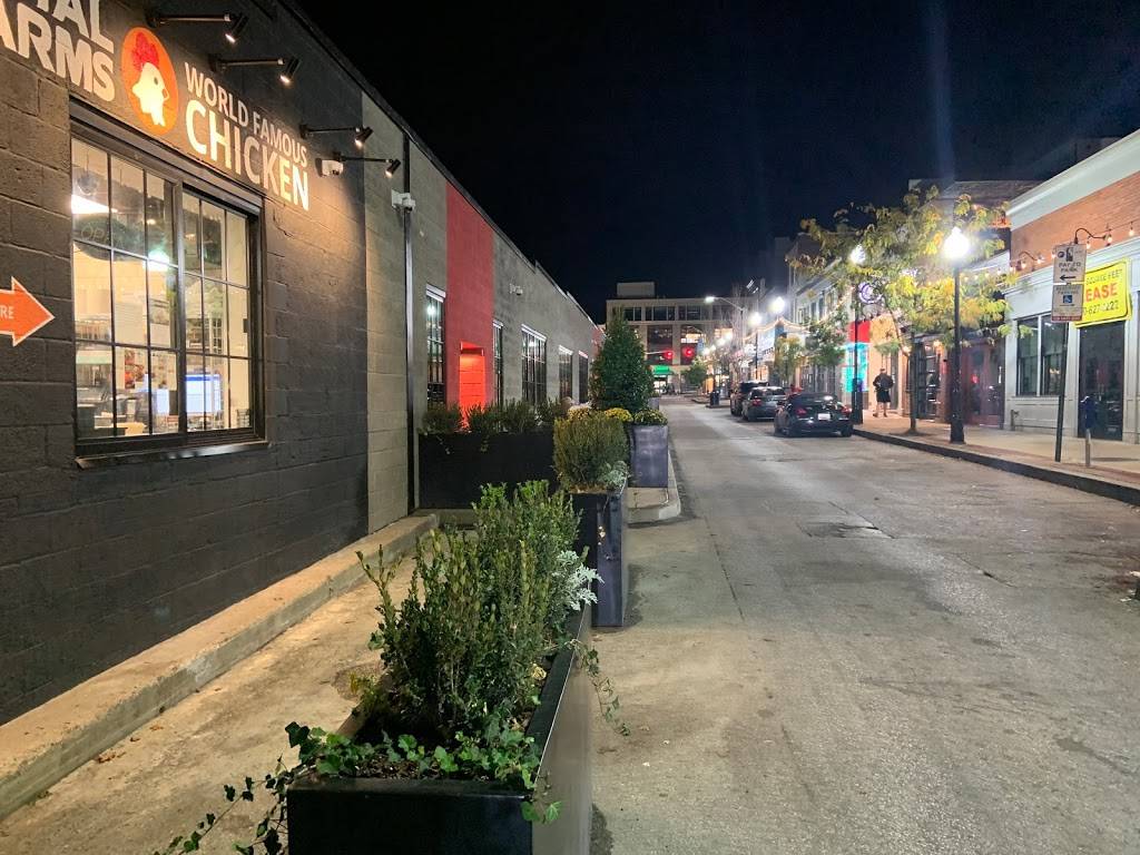 Royal Farms | restaurant | Cross Street Market, 1065S S Charles St, Baltimore, MD 21230, USA | 4435290101 OR +1 443-529-0101