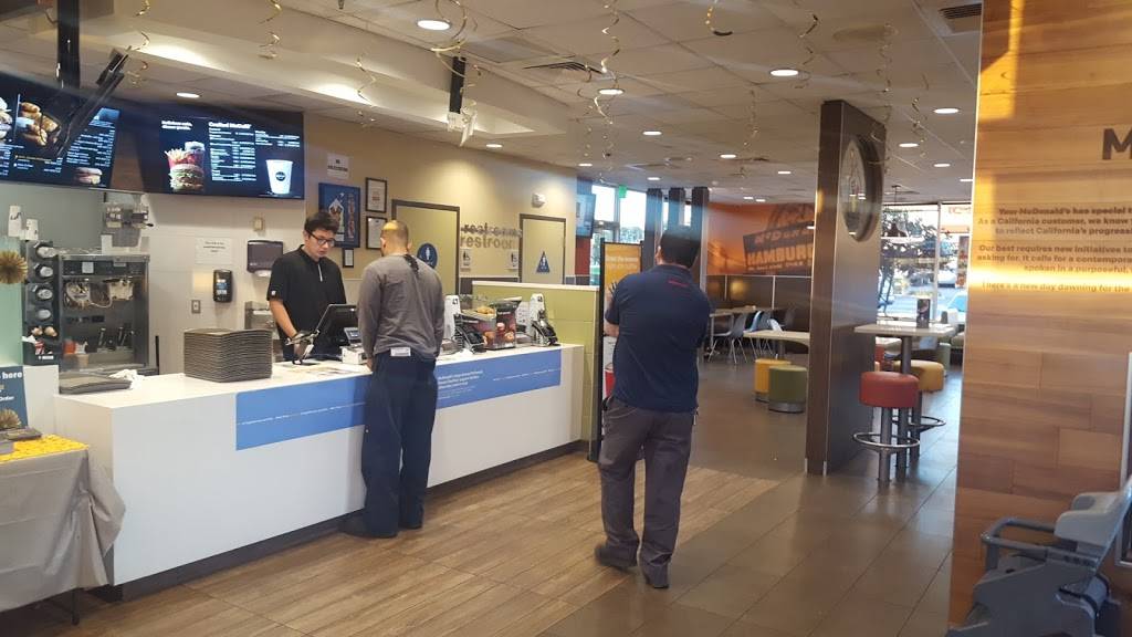 McDonalds | cafe | 24511 Trabuco Rd, Lake Forest, CA 92630, USA | 9492069085 OR +1 949-206-9085