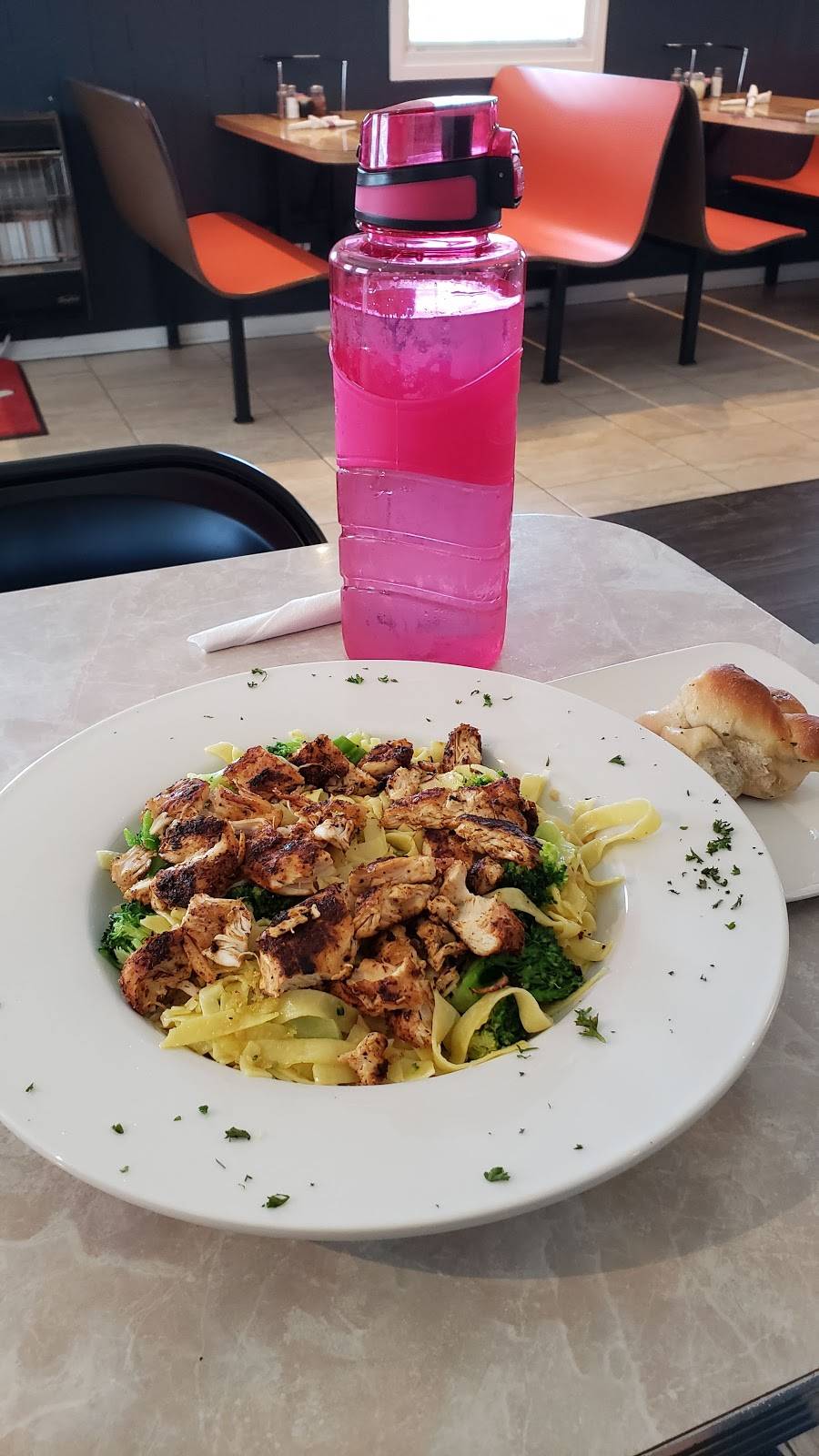 Simonas Italian Restaurant | restaurant | 1501 Main St, Victoria, VA 23974, USA | 4346961190 OR +1 434-696-1190