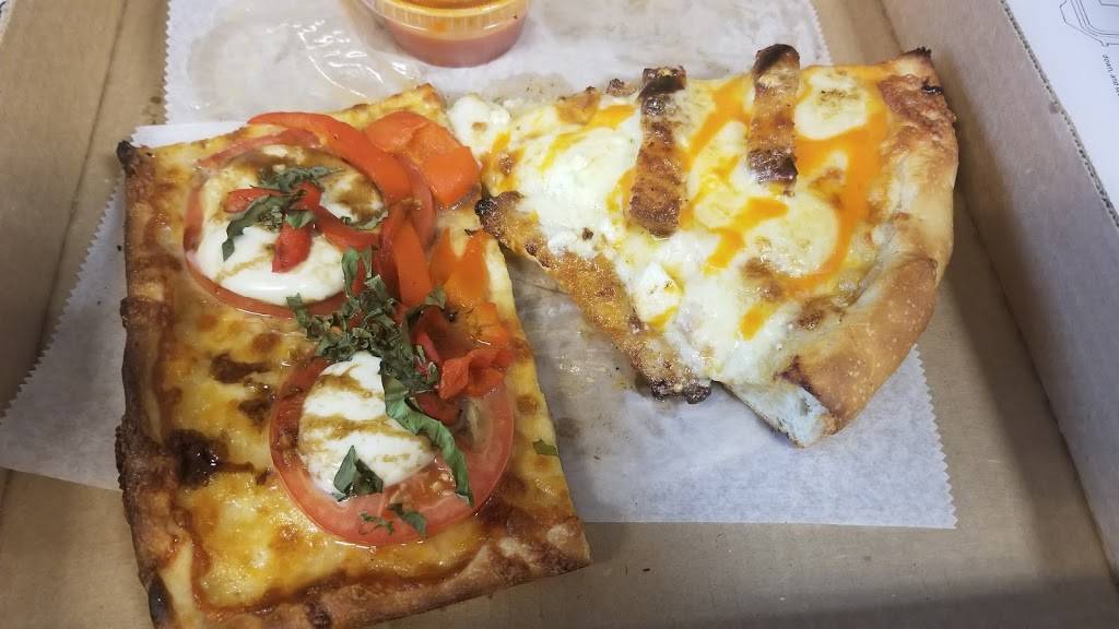 Francescos Pizzeria | restaurant | 104 Pheasant Run, Newtown, PA 18940, USA | 2159681005 OR +1 215-968-1005