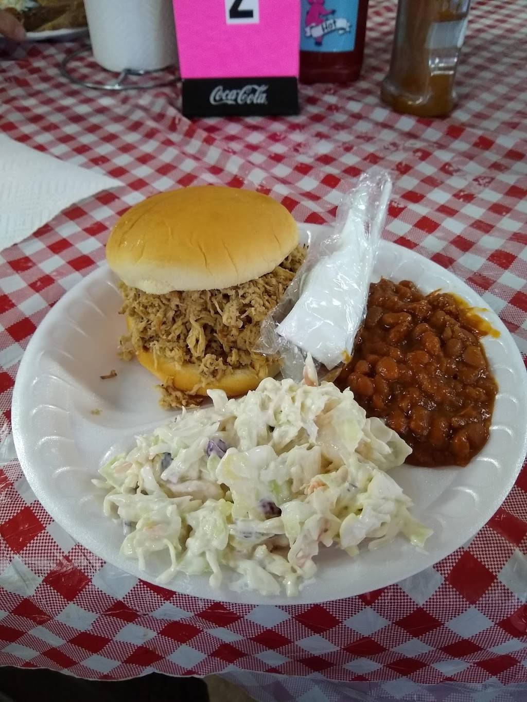 The Giggling pig | restaurant | 300 N Broad St, New Tazewell, TN 37825, USA | 8652784845 OR +1 865-278-4845