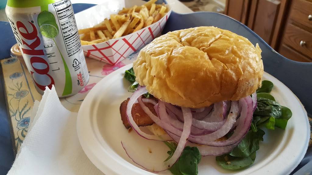 Melt Gourmet Cheeseburgers | restaurant | 525 E Market St Ste J, Leesburg, VA 20176, USA | 7034432105 OR +1 703-443-2105