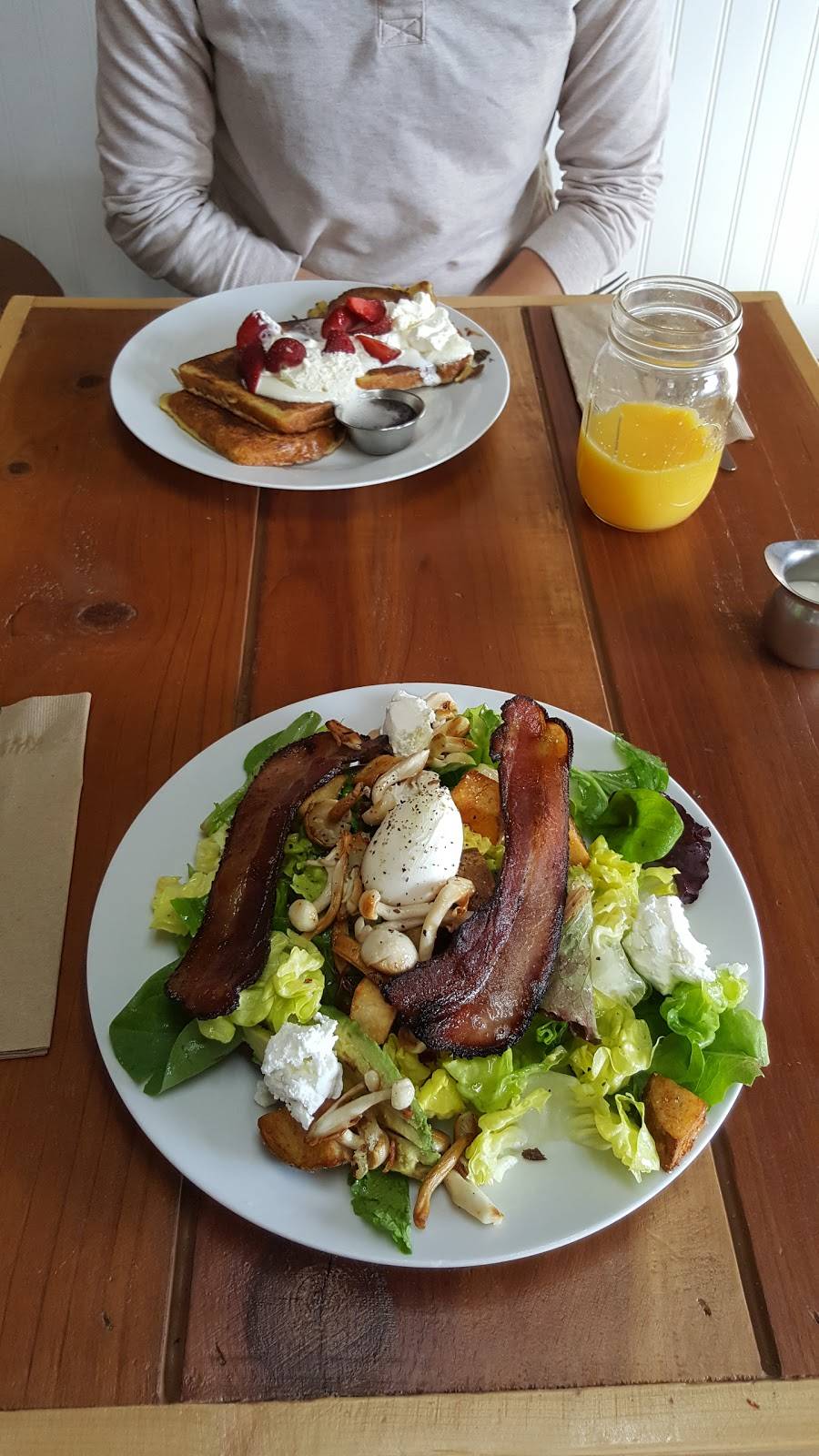 Estero Cafe | restaurant | 14450 CA-1, Valley Ford, CA 94972, USA | 7078763333 OR +1 707-876-3333