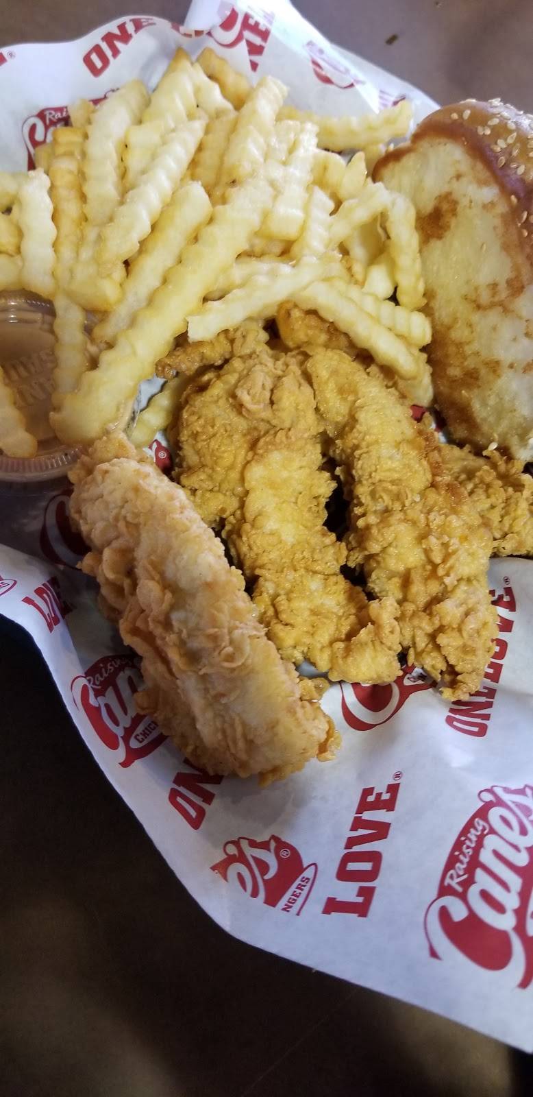 Raising Canes Chicken Fingers | meal takeaway | 5030 Greenville Ave, Dallas, TX 75206, USA | 2143606080 OR +1 214-360-6080