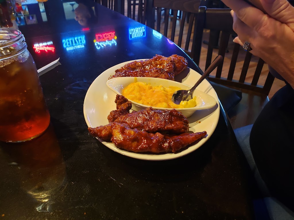 Pluckers Wing Bar | restaurant | 92 NE Interstate 410 Loop, San Antonio, TX 78216, USA | 2109669464 OR +1 210-966-9464