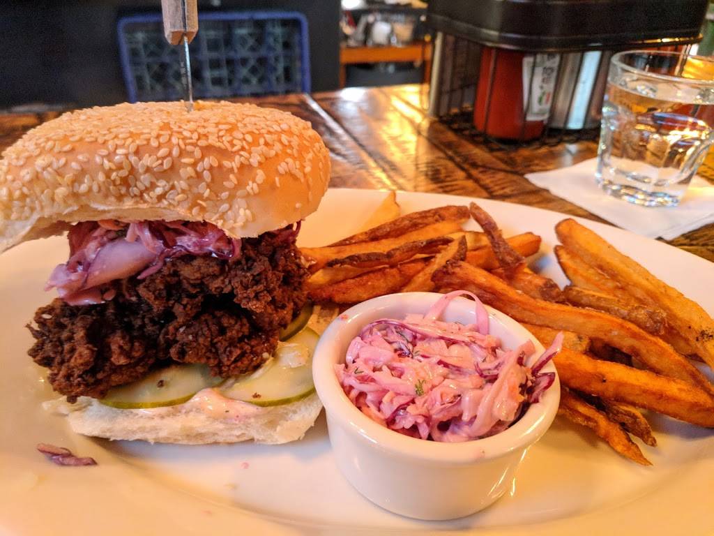 Governors Tavern | restaurant | 14 S 7th St, Hudson, NY 12534, USA | 5186975609 OR +1 518-697-5609