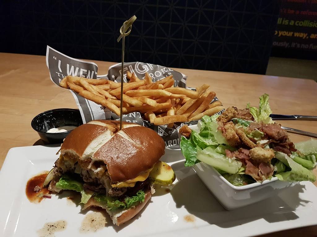 Shoeless Joes Sports Grill | restaurant | 249 Queens Quay W, Toronto, ON M5J 1B5, Canada | 4169157478 OR +1 416-915-7478