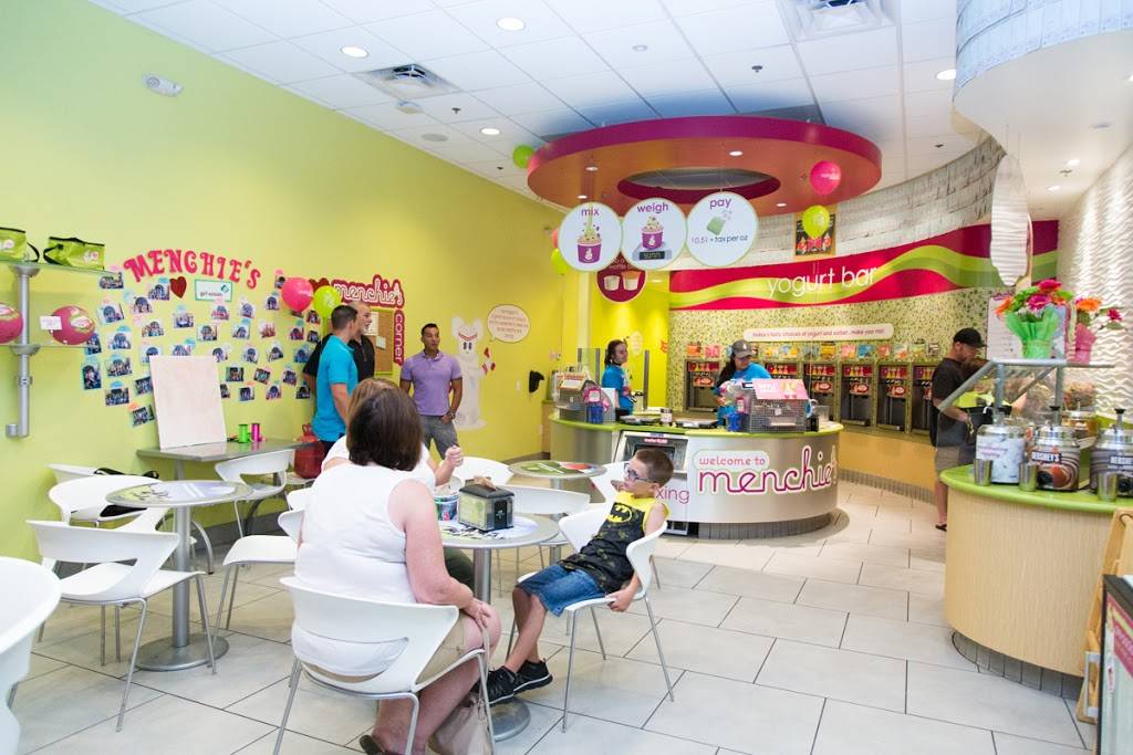 Menchies Frozen Yogurt | bakery | 32195 Temecula Pkwy Suite 102, Temecula, CA 92592, USA | 9513031600 OR +1 951-303-1600