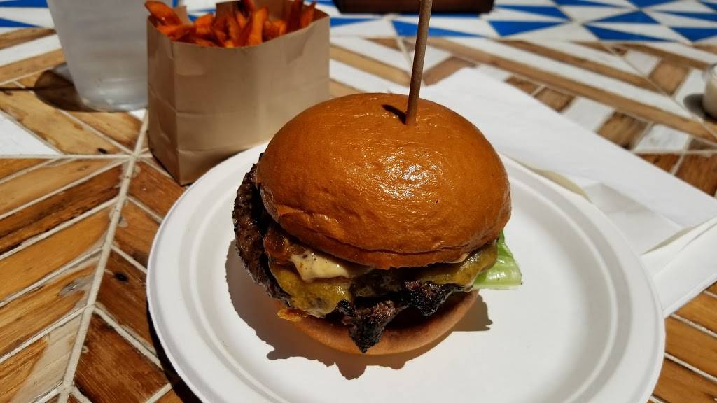 Lil Simmzys on the Deck | restaurant | 850 S. Sepulveda Blvd, El Segundo, CA 90245, USA | 4242770283 OR +1 424-277-0283