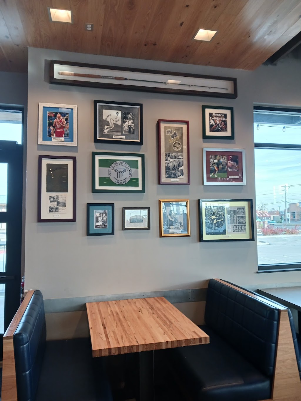 Raising Canes Chicken Fingers | restaurant | 916 E Oak St, Conway, AR 72032, USA | 5015042214 OR +1 501-504-2214