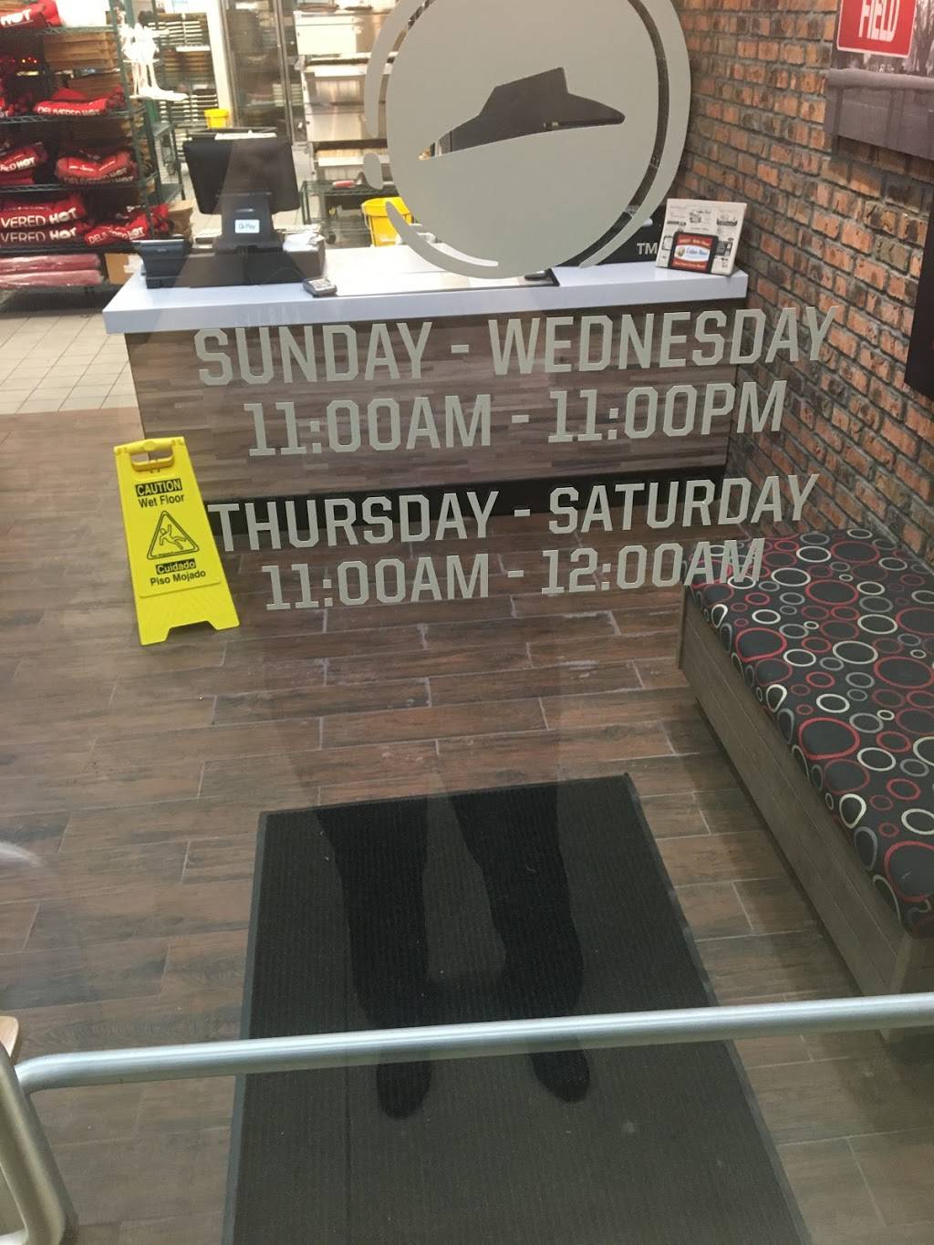 Pizza Hut | meal takeaway | 235 I-45 Suite C, Huntsville, TX 77340, USA | 9362949191 OR +1 936-294-9191