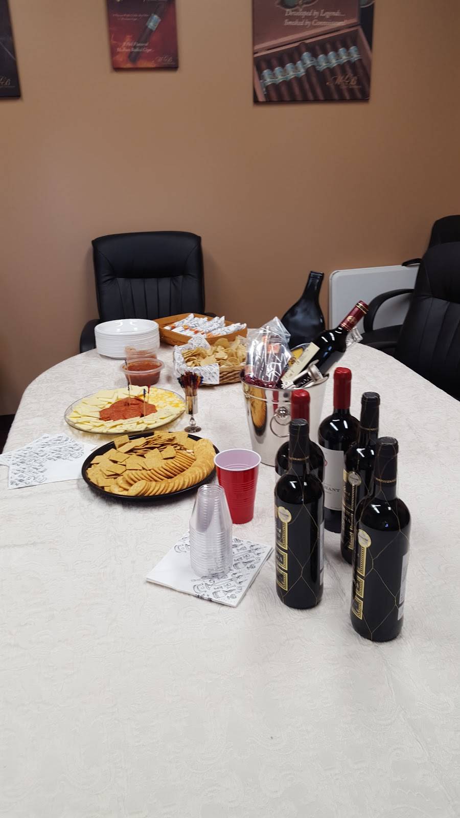 Humacao Restaurant And Lounge | restaurant | 775 Silver Ln, East Hartford, CT 06118, USA | 8605689500 OR +1 860-568-9500